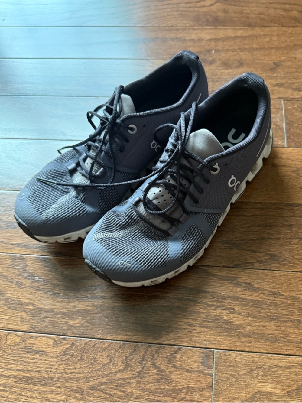 On cloud 5 Running women’s Sneakers in Charcoal Gray size 7 EUC